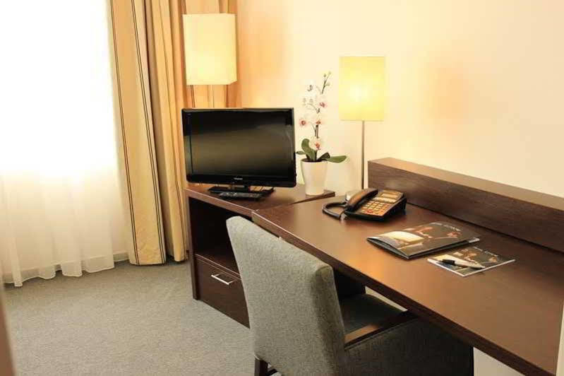 Hotel Luetzow Берлин Екстериор снимка
