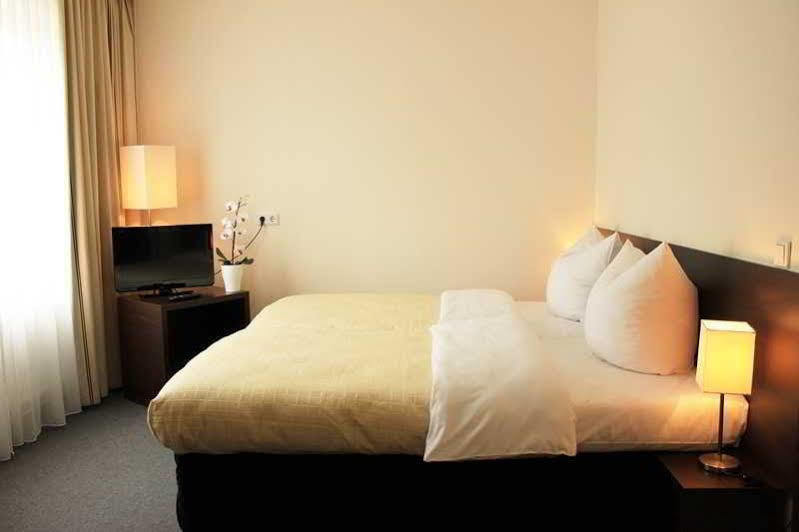 Hotel Luetzow Берлин Екстериор снимка