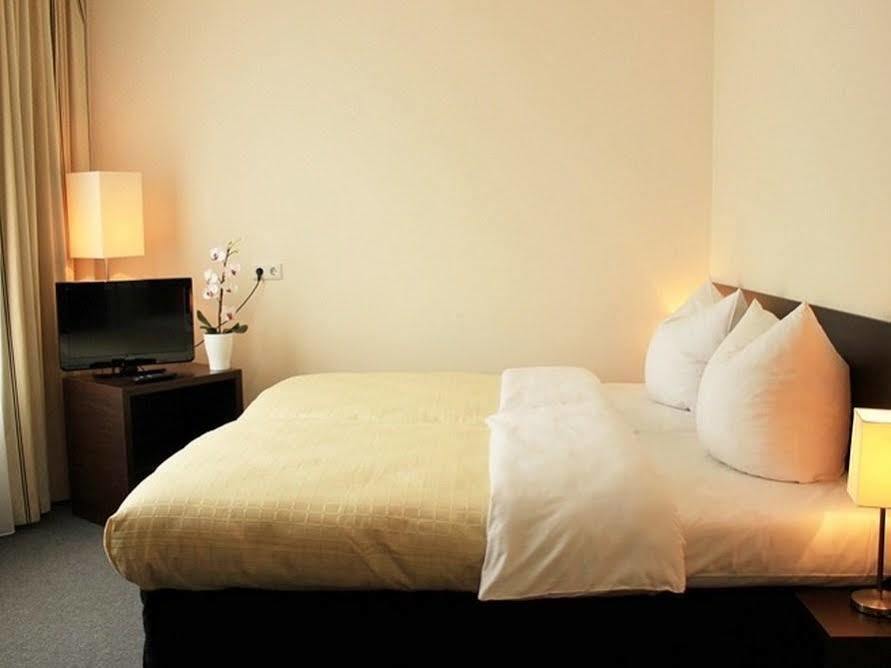Hotel Luetzow Берлин Екстериор снимка