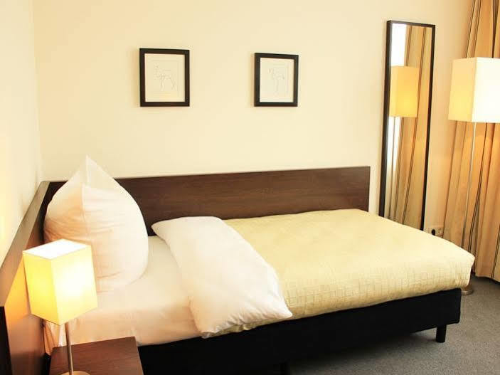Hotel Luetzow Берлин Екстериор снимка