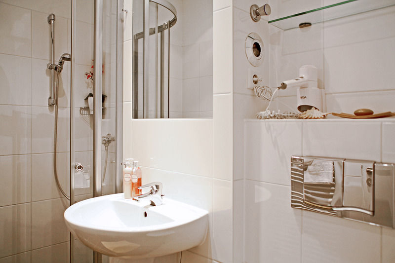 Hotel Luetzow Берлин Екстериор снимка