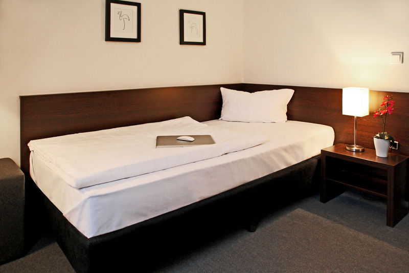 Hotel Luetzow Берлин Екстериор снимка